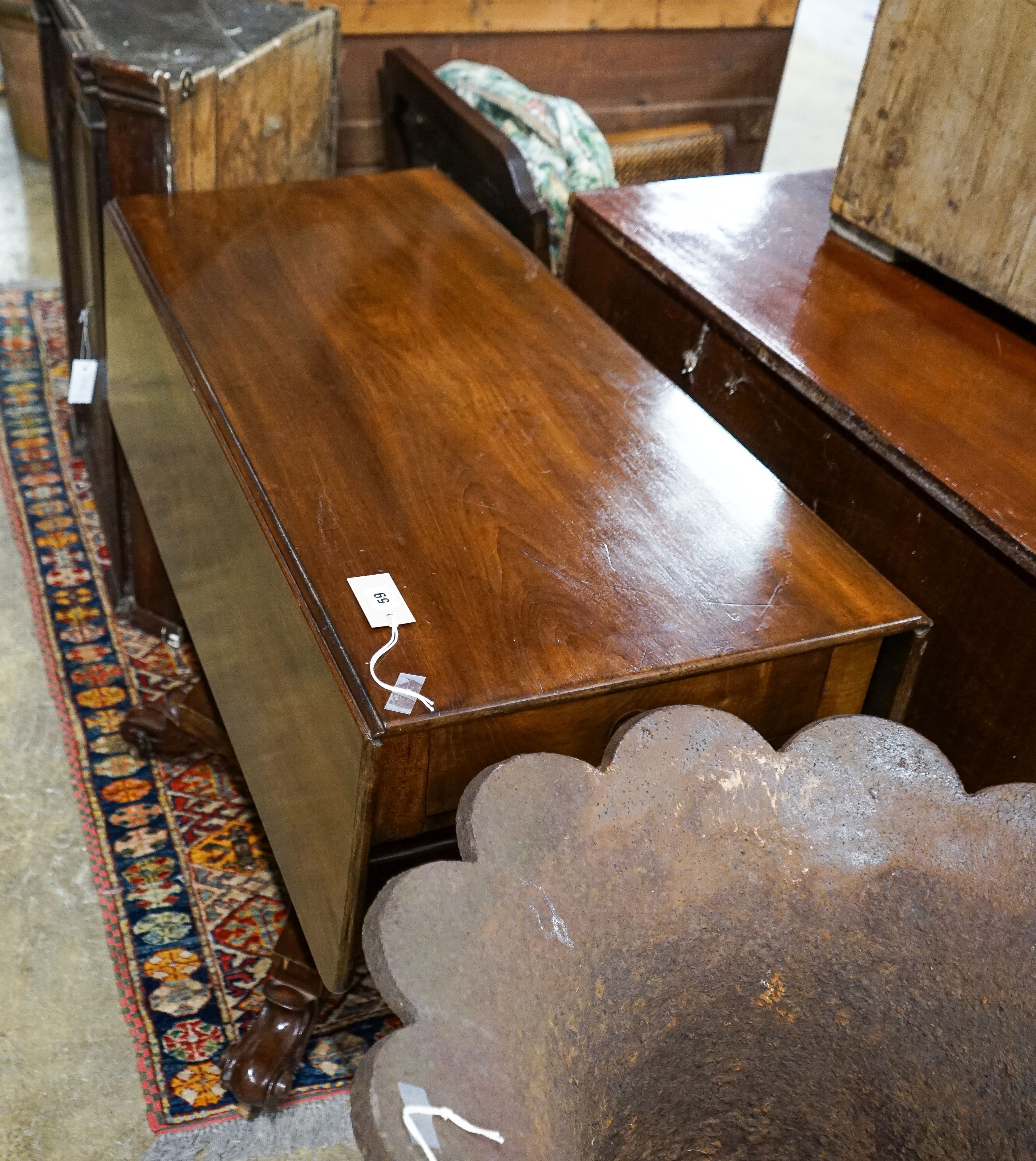 A Victorian mahogany Pembroke breakfast table, length 106cm, depth 48cm, height 76cm